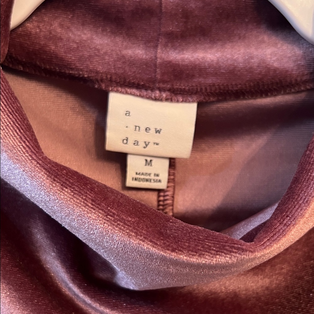 a new day Velvet Sleeveless Top - Deep Burgundy - Picture 2 of 4